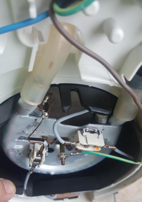 自修咖啡机，让你成为家庭咖啡大师（简单易懂的咖啡机维修指南）