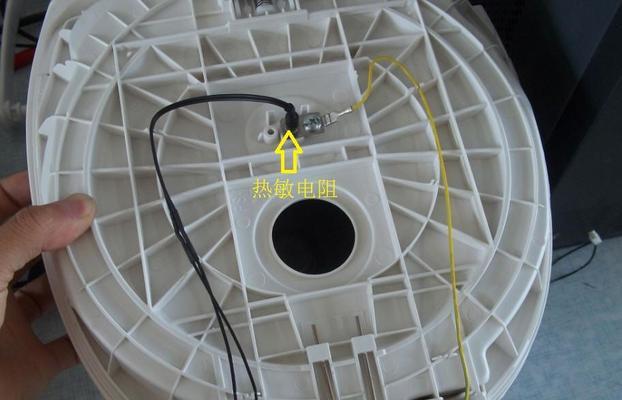 老式电饭煲底座坏了怎么修（教你如何修复老式电饭煲底座故障）