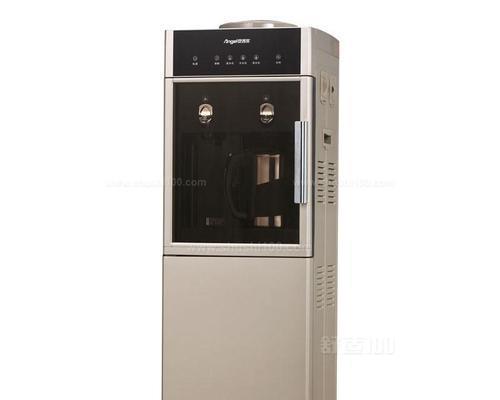 以浪木饮水机清洗杨梅方法（简单易行的清洗技巧）