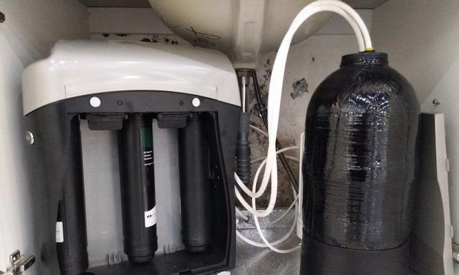 净水器冷水阀漏水的解决方法（如何修复净水器冷水阀漏水问题）