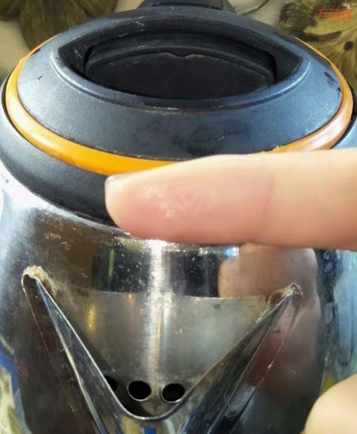 电热水壶除水垢颗粒的成分是什么？如何正确使用？